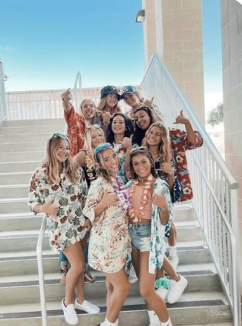 Hawaiian Hoco Theme Outfit, Group Day Spirit Week, Beach Theme Dress Up Day, Beach Outfit Spirit Week, Beach Spirit Day School Outfit, Beach Day Spirit Day, Spirt Days Ideas Outfits, Hawaiian Outfit Ideas Spirit Week, Aloha Day Spirit Week Outfit