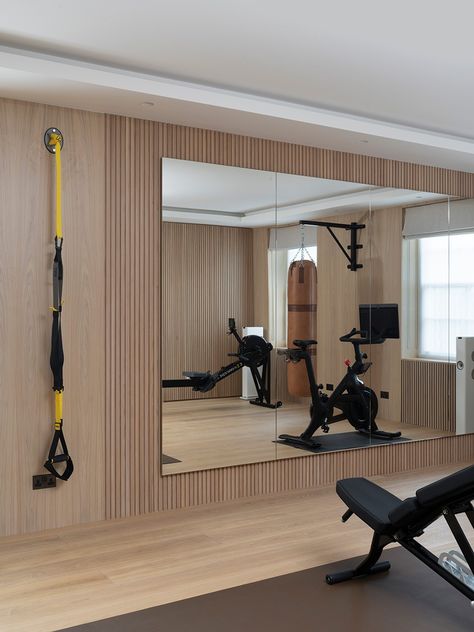 Chelsea Home Gym - Paragon Studio | Luxury Gym Portfolio Home Gym Locker Room, Gym Aesthetic Interior Design, Wellness Home Aesthetic, Gym Decorating Ideas Interior Design, Luxury Fitness Aesthetic, Home Gym Office, Gym Room Aesthetic, Home Gym With Sauna, Black Home Gym