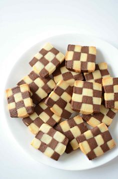 These Eggless checkerboard cookies are easy to bake and delicious to eat. They are made using basic ingredients and a great sweet treat for kids. Sere as after school snack to kids or have it with your cup of coffee. Recipe by Manjula. #EgglessBakingContest   http://ift.tt/2ayPc7l #Vegetarian #Recipes Tofu Smoothie, Checkerboard Cookies, Geek Food, Vanilla Cookies, Vanilla Chocolate, Easy Dishes, Chocolate Almonds, Disney Food, Vegetarian Chocolate