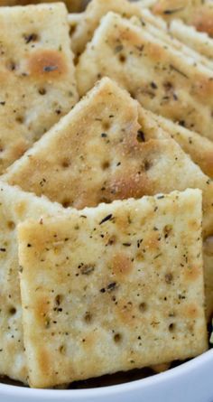 Most Popular Recipes On Pinterest, Seasoned Saltine Crackers, Saltine Cracker Recipes, Crowd Recipes, Seasoned Crackers, Savoury Crackers, Snack Crackers, Oyster Crackers, Homemade Crackers