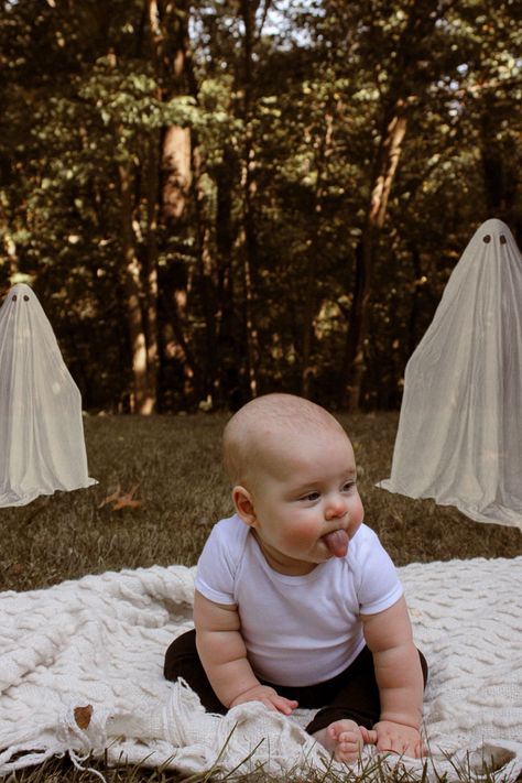 Ghost photoshoot | ghosts | halloween photos | baby halloween | baby fall photos | fall pictures | baby girl halloween | baby girl spooky ideas | spooky photoshoot ideas Diy Halloween Baby Photoshoot, Toddler Halloween Photoshoot, Family Halloween Pictures, Lavender Classroom, Halloween Photoshoot Baby, Baby Halloween Photoshoot, Halloween Baby Photoshoot, Halloween Baby Photos, Fotos Halloween