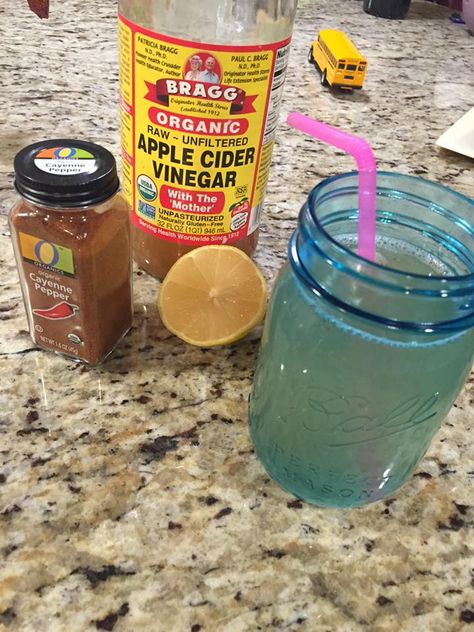 Fat Blasting Drink to Start your Day! - Stacy Rody Apple Cider Vinegar Water, Apple Cider Vinegar Lemon, Braggs Apple Cider, Apple Cider Vinegar Remedies, Vinegar Drinks, Apple Cider Vinegar Benefits, Unfiltered Apple Cider Vinegar, Apple Cider Vinegar Detox, Apple Cider Vinegar Drink