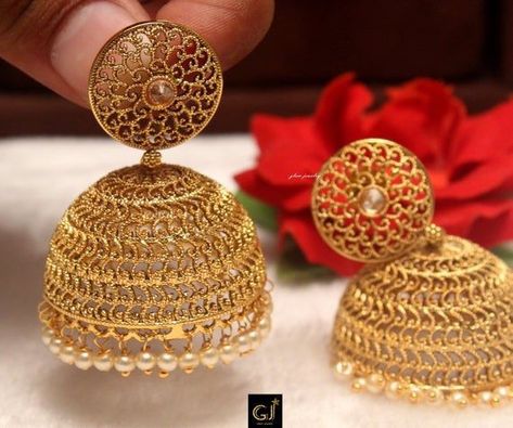 Mini Temple, Golden Jhumka, Indian Jhumka, Jhumka Designs, Gold Earrings Indian, Gold Jhumka Earrings, Indian Jewelry Earrings, Choker Necklace Designs, Gold Earrings Models