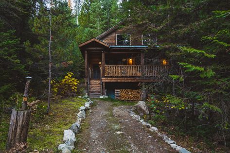 Wooden Lodges, Lodge Aesthetic, Canadian House, A Cabin In The Woods, Cabin Aesthetic, Cozy Cabins, Forest Cabin, Cabin Exterior, Lodge Cabin