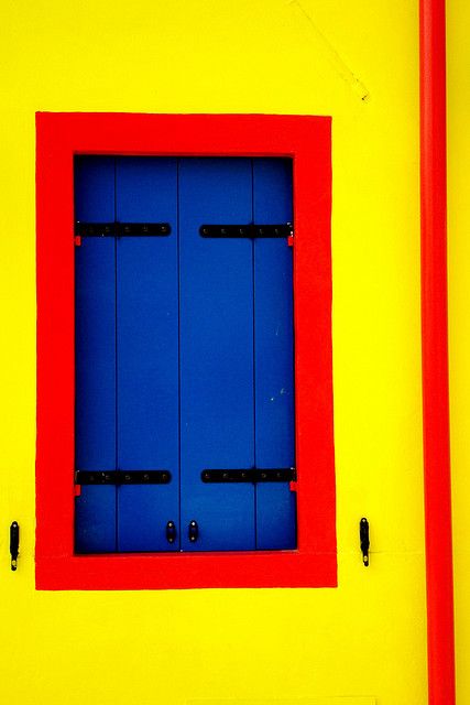 Strong use of primary colours. The colour attracts you towards the film. Triadic Color Scheme Art Painting, Angular Perspective, Triad Color Scheme, Blue Doors, Primary Colours, Color Harmony, Elements Of Design, Yellow Aesthetic, Red Blue Yellow