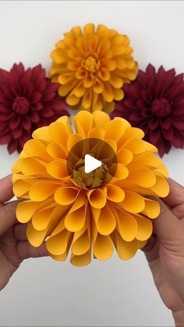 Flower Making Ideas Paper, Paper Quilling Flowers Tutorial, Flowers Making With Paper, Paper Dahlia Flowers Diy, Flowers Out Of Paper Easy, Flowers Making Crafts Paper, Giant Paper Flowers Template Free Printable, Cardboard Flowers Diy, Easy Flower Making With Paper