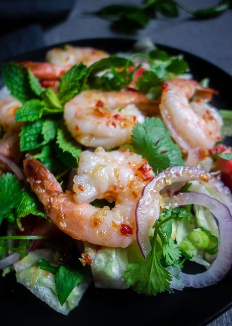 Thai Lemongrass Shrimp, Thai Spicy Salad, Asian Prawn Salad, Shrimp Larb Recipe, Shrimp Thai Salad, Prawns Salad Recipe, Veitmanese Recipes, Thai Prawns, Thai Prawn Salad