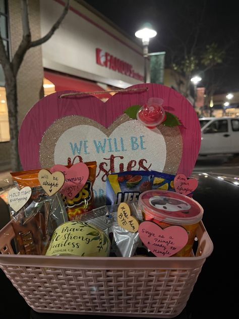 Break Up Basket Gift For Best Friend, Heartbreak Gifts Basket, Gifts For Friend After Breakup, Break Up Kit For Best Friend, Break Up Basket For Best Friend, Break Up Basket, Breakup Basket Friends, Breakup Gifts For Friends, Breakup Basket