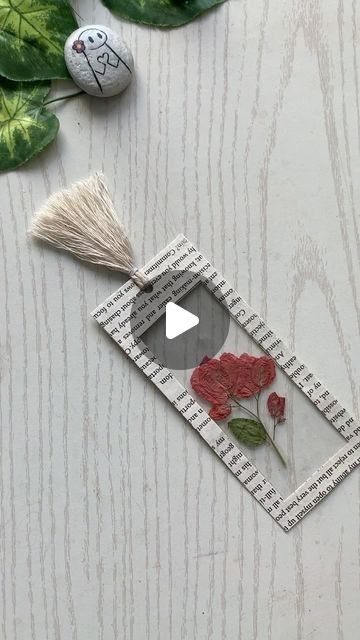 How To Make A Book Mark Out Of Paper, Easy Book Mark Ideas Aesthetic, Anime Book Mark Ideas, Paper Bookmarks Handmade, Bookmark Handmade Ideas, Book Mark Ideas Easy, Handmade Bookmarks Diy Simple, Christmas Bookmark Ideas, Books Marks Ideas