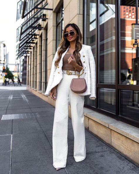 30 The Best Street Style Fashion Ideas Of The Year White Gucci Belt Outfit, White Tweed Blazer Outfit, White Trousers Outfit, Tweed Blazer Outfit, Gucci Belt Outfit, Dress Code For Women, White Blazer Outfits, Mia Mia Mine, Smart Casual Dress Code