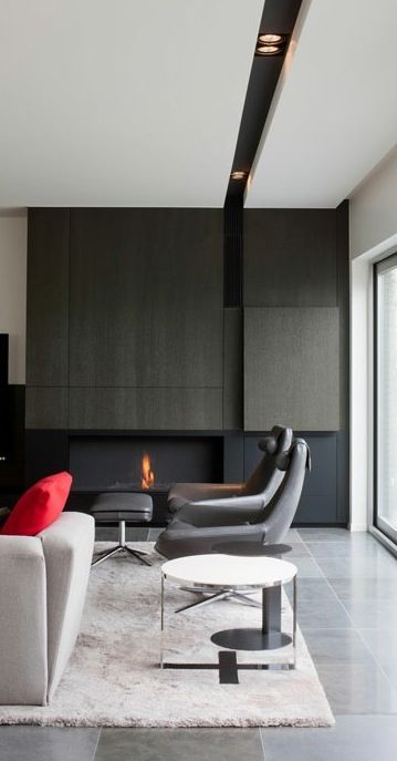 J'adore les lumières encastrées dans une section noire du plafond | Meta Interiors Cove Lighting Design, Fireplace Styles, Credenza Design, Ceiling Plan, House Ceiling Design, Ceiling Design Modern, Interior Minimalista, False Ceiling Design, Interior Modern