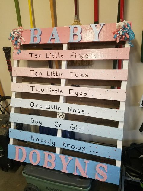 Baby Reveal Food Ideas, Gender Reveal Party Food, Gender Reveal Box, Gender Reveal Baby Shower Themes, Creative Gender Reveals, Reveal Party Games, Baby Gender Reveal Party Decorations, Gender Reveal Party Games, Pregnancy Gender Reveal