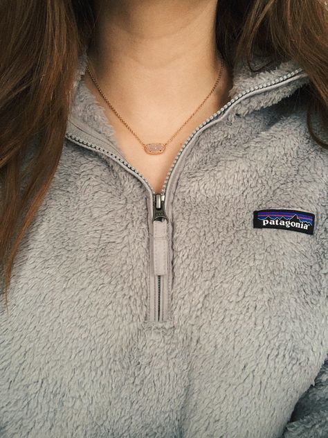 patagonia, kendra scott, cute, simple, necklace, vsco Kendra Scott Necklace Outfit, Kendra Scott Necklace Aesthetic, Kendra Scott Aesthetic, Basic Clothing, Necklace Aesthetic, Vsco Aesthetic, Preppy Jewelry, Necklace Outfit, Kendra Scott Necklace