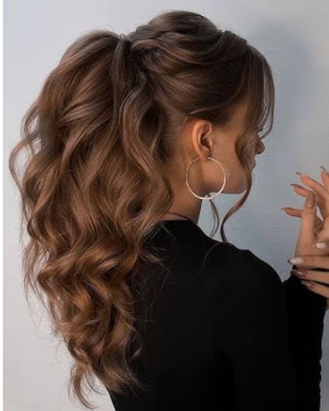 High Ponytail Ponytail Hairstyles For Wavy Hair, High Ponytail Wavy Hair, Bra Length Hair With Layers, Wavy Updo Hairstyles, Wavy Ponytail Hairstyles, Wavy High Ponytail, Hair Styles For Thick Wavy Hair, Ponytail Wavy Hair, Wavy Hair Ponytail