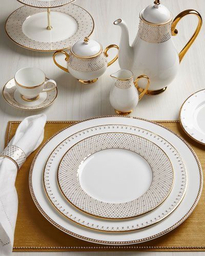 Dinnerware Sets Luxury Gold, Diningware Set, Tablewear Ideas, Dinnerware Sets Unique, Dinnerware Sets Luxury, Bar Decoration Ideas, Coffee Bar Decor Ideas, Coffee Bar At Home, Bar Decor Ideas