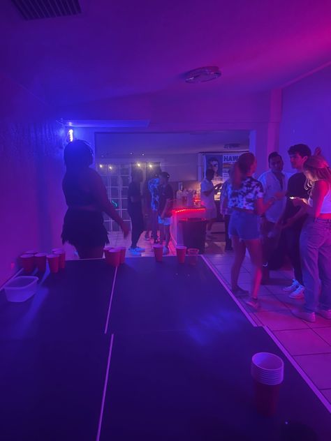 House Party High School, High School Parties Aesthetic, American House Party Aesthetic, Party Aesthetic High School, College Dorm Party, Basement Party Aesthetic, High School Party Themes, High School Party Astethic, High School Party Ideas