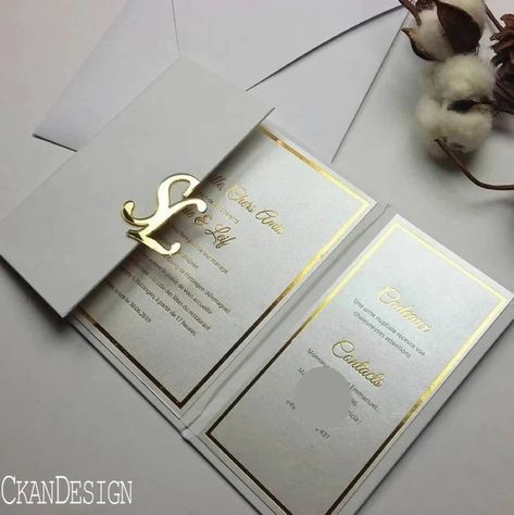 White And Gold Wedding, Unique Wedding Cards, Gold Foil Invitation, White Wedding Invitations, Luxury Invitation, Pocket Wedding Invitations, Acrylic Invitations, Foil Invitations, Gold Wedding Invitations