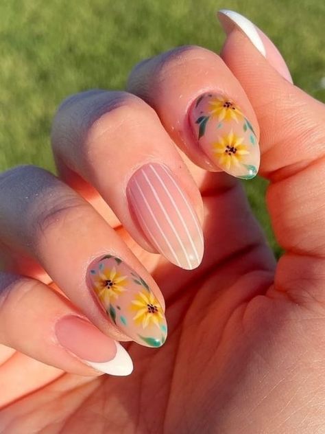 Acrylic Nails Sunflower, Sunflower Nail Art, Sheer Nails, September Nails, Sunflower Nails, Nagellack Trends, Cute Summer Nails, Nagel Inspo, Elegant Nails