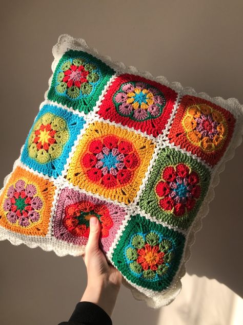 Crochet Bright Color African Flower Pillow Cover Retro - Etsy Crochet Pillow Cover Aesthetic, Cool Pillow Cases, Textured Pillow Covers, Aesthetic Pillow Cases, Crochet Pillow Granny Square, Crotchet Pillow, Granny Square Pillow Case, Crochet Bedroom Decor, Pillow Case Ideas