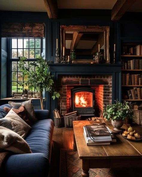 Moody Living Room, Dark Living Rooms, Dark Home Decor, Cottage Living Rooms, Casa Vintage, Vintage Living Room, Blue Living Room, Cottage Living, Design Living Room