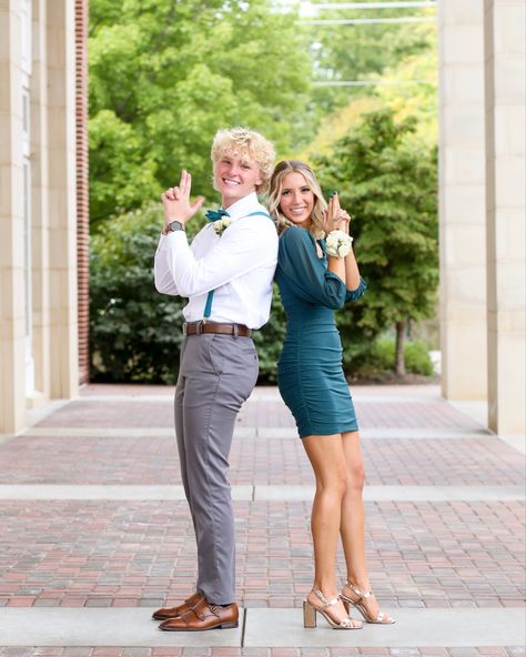 Prom Photo Ideas Couple Funny, Teal Homecoming Couple, Prom Picture Poses Funny, Green Hoco Dress Couple, Prom Pictures Couples Funny, Baseball Hoco Pictures, Cute Homecoming Poses Couple, Couple Poses Formal Picture Ideas, Hoco Poses Couple Funny