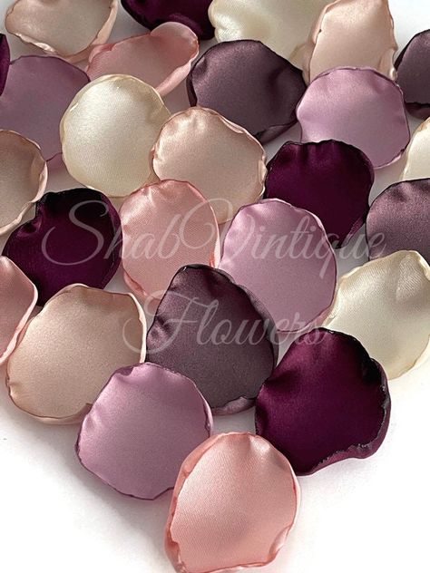 Purple And Rose Gold Wedding, Mauve And Gold Wedding, Purple And Champagne Wedding, Plum Wedding Colors, Purple Champagne, Wedding Aisle Decor, Women Event, Bridal Decor, Flower Girl Petals