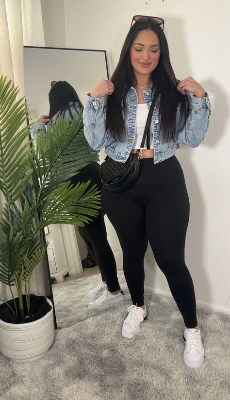 Casual Outfits Summer Curvy, Plus Size Hourglass Shape Outfits, Mid Size Interview Outfit, Size 9 Women Outfits, Plus Size Outfits With Jeans, Plus Size Cute Casual Outfits, Casual Outfits Plus Size Women, Fair Day Outfits, Plus Size Converse Outfit