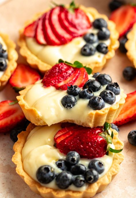 Bite missing from a mini fruit tart. Mini Fruit Tart, Fruit Tartlets, Mini Tart Shells, Mini Fruit Tarts, Fruit Tart Recipe, Dessert Oreo, Fruit Tarts, Homemade Pastries, Mini Tart