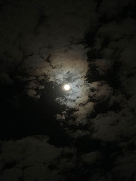 Sky Night Pictures, Half Moon Aesthetic Dark, Full Moon Snap, Half Moon Snap, August Full Moon, Full Moon Images, Full Moon Photography, Moon View, Color Photoshop