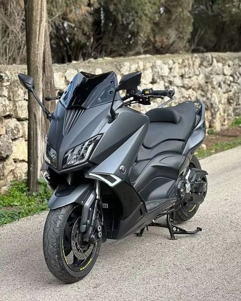 Yamaha Tmax 530, Tmax Yamaha, T Max 530, Football Tricks, Forex Trading Training, Motorcross Bike, Yamaha Nmax, Pretty Bike, Car Essentials