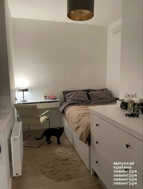 Very Small Room Ideas Aesthetic, Minimalist Clean Bedroom, Small Bedroom Ideas No Windows, Small Room With Double Bed, Small Room Inspo Cozy, Small Room Inspo Aesthetic Cozy, 100 Sq Ft Bedroom, Small Bedroom Aesthetic Cozy, Bedroom Inspo Small Room