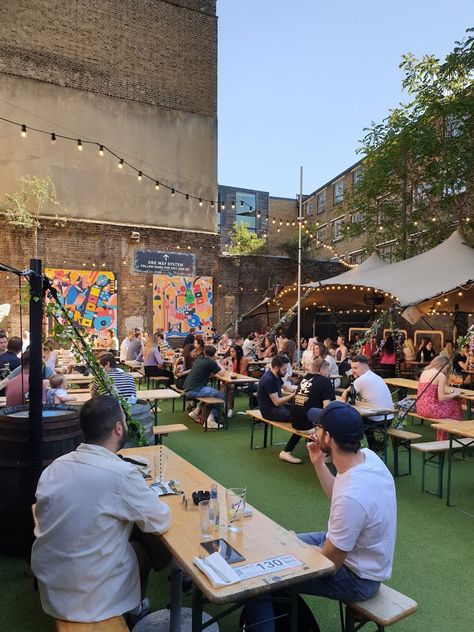 Brewery Patio Ideas, Pub Garden Ideas, Beer Garden Aesthetic, Outdoor Brewery, Backyard Beer Garden, Beer Garden Design, Beer Garden Ideas, London Markets, Pub Party