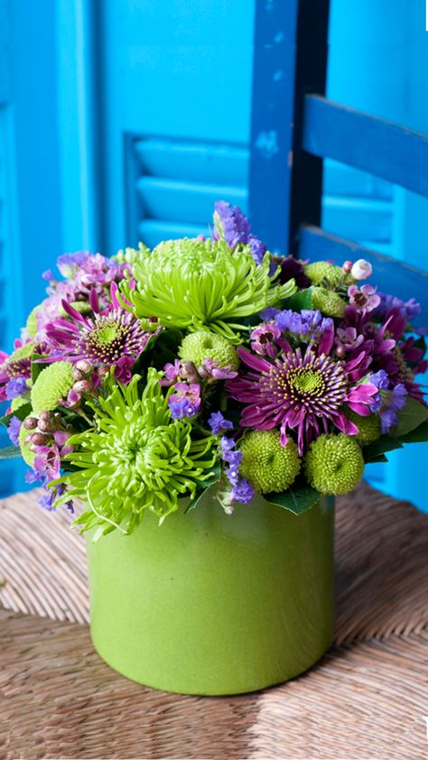 Chrysanthemum Arrangement Floral Design, Lime Green Flower Arrangements, Green Chrysanthemum Bouquet, Chrysanthemum Arrangement, Chrysanthemum Flower Arrangement, Chrysanthemum Bouquet, Yellow Flower Arrangements, Indoor Flowering Plants, Mums Flowers