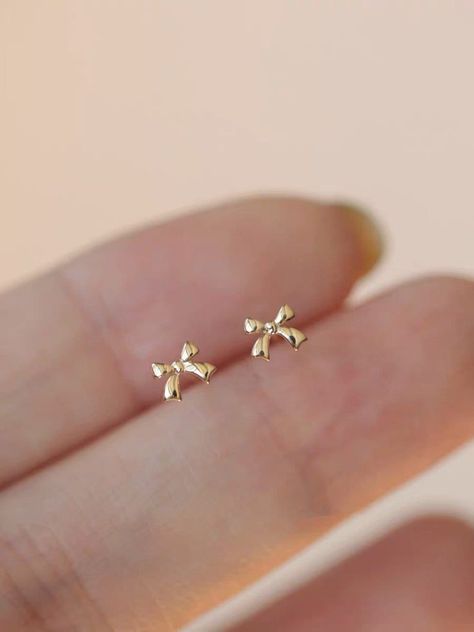 ▪️This Solid Gold Dainty CZ Mini Bow Stud Earring Is made entirely from 10k gold.Very Dainty and Sparkly.Best gift for her▪️All Jewelry is made in U.S from our own studio▪️All Jewelry is packaged and shipped in a delicate jewelry gift box▪️If you are purchasing it as a giftplease feel free to add a personal noteABOUT THE ITEM ▫️Made to Order▫️10k Solid Gold ▫️Custom...#JewelryLovers #Jewelry #Style #Fashion #JewelryAddict #HandmadeJewelry #Accessories #StatementJewelry #Gemstone #JewelryDesign Bow Stud Earrings, Aesthetic Stud Earrings, Cute Jewelry Gold, Now Earrings, Gold Bow Earrings, Cute Dainty Jewelry, Cute Simple Earrings, Cute Gold Earrings, Gold Earrings Aesthetic