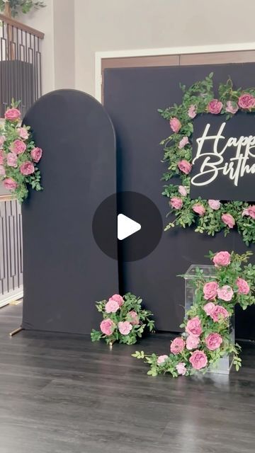 Flower Decoration For Birthday Party, Birthday Decoration Backdrop Ideas, Backdrop Ideas Sweet 16, Trendy Backdrop Ideas, Backdrop Setup Ideas, Back Drop Ideas Diy Birthday, Birthday Backdrop Without Balloons, Birthday Decorations With Flowers, Birthday Decoration With Flowers