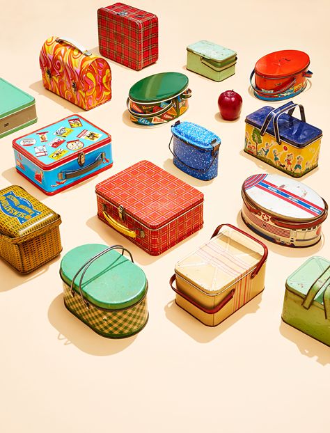 Lunch Boxes Tin Box Crafts, Tin Box Design, Lunch Box Packaging, Baking Containers, Lunch Box Design, Sweets Packaging, Retro Lunch Boxes, Cottagecore Life, Tin Lunch Boxes