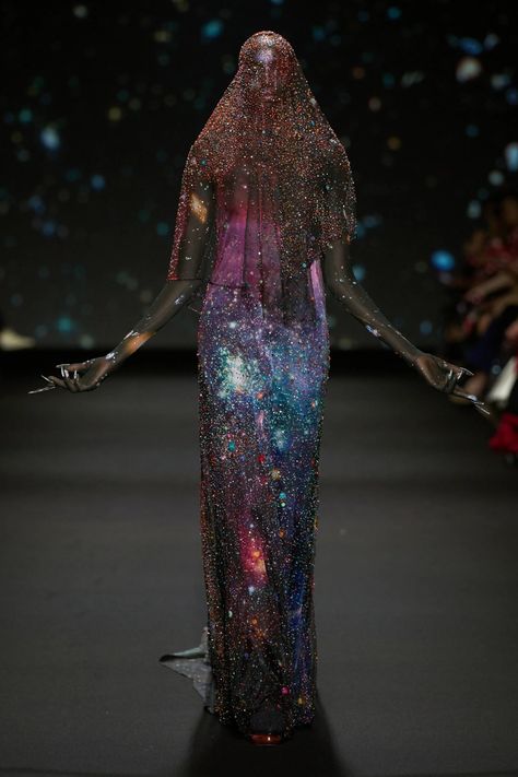 Robert Wun Fall 2024 Couture Fashion Show | Vogue Doutzen Kroes, Tumblr, Couture, Medieval Couture, Jasmin Tookes, Robert Wun, Galaxy Dress, Bracelet Crochet, Runway Fashion Couture