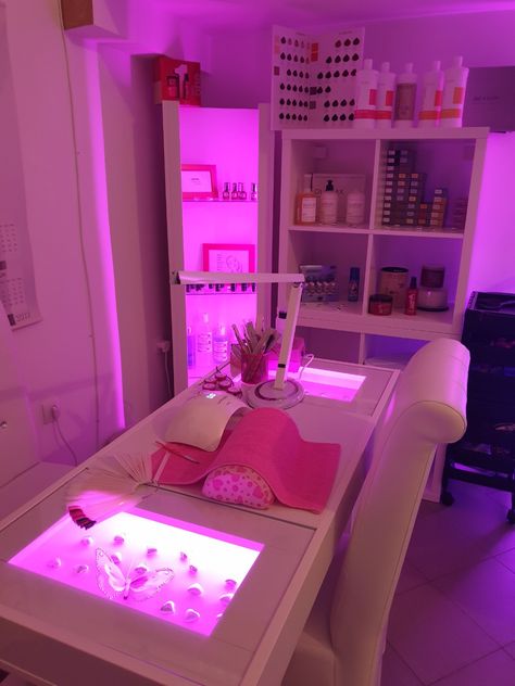 Cute Nail Tech Station, Nail Room Ideas In Bedroom, Acrylic Nail Room Ideas, Nail Tech Station In Bedroom, Nail Salon In Bedroom, Cute Nail Studio, Purple Nail Tech Room, At Home Nail Room Ideas, Nail And Makeup Room Ideas