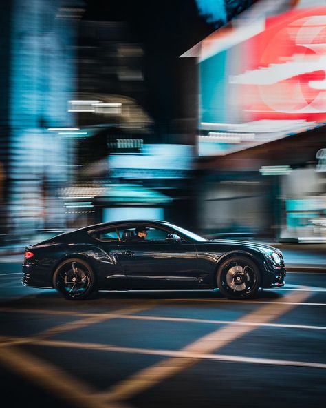 Bentley luxury car Car Pics At Night, Car Photography Night, Night Car Photography, Luxury Car Driving, Car Profile, City Core, Bentley Continental Gt V8, Car Shoot, Car Pic