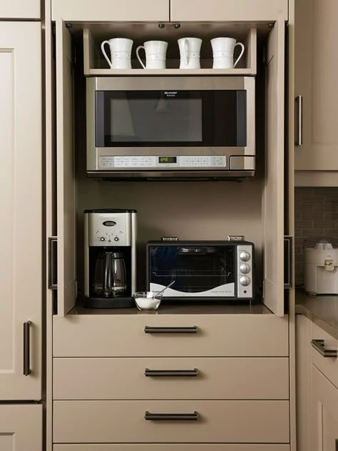 Small-Appliance Storage Hidden Microwave, Organiser Cucina, Desain Pantry, Kabinet Dapur, Appliances Storage, Smart Kitchen, Trendy Kitchen, Kitchen Remodel Idea, Cabinet Design