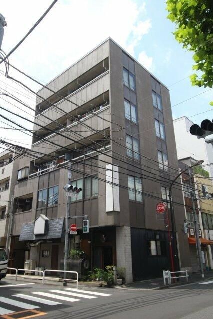 Tokyo Mansion, Tokyo Apartment Aesthetic, Tokyo Apartment Exterior, Japanese City Buildings, Tokyo Houses, Japanese Apartment Exterior, Apartment Japan, Japanese Apartment Aesthetic Exterior, Luxury Apartments Exterior