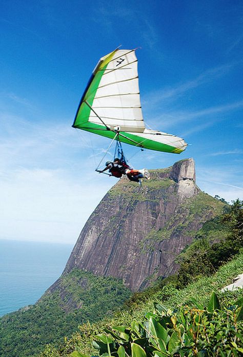 Saltar de asa delta no RJ Female Red Hair, Hang Glider, Flying Wing, Brazil Carnival, Air Sports, Rock Climbing Gear, Extreme Adventure, Hair Silver, Hang Gliding