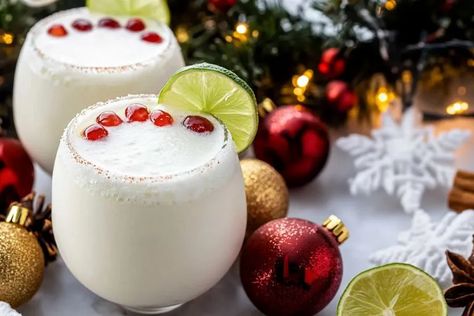 Discover this easy White Christmas Punch recipe! A creamy, fruity, and fizzy holiday drink that's perfect for your Christmas gatherings. White Grape Juice Punch, White Christmas Punch, Winter Punch, Alcoholic Punch, Christmas Punch Recipes, Holiday Drink, Christmas Punch, Punch Recipe, Christmas Gathering