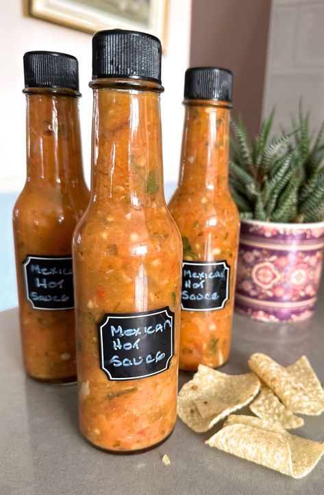 Mexican Hot Pepper Sauce Hot Peppers In Oil Recipe, Hot Pepper Oil Recipe, Hot Pepper Sauce Recipe, Peppers In Oil, Pepper Tomato Sauce, Pineapple Fried Rice Recipe, Pickled Banana Peppers, Canned Plums, Pepper Sauce Recipe