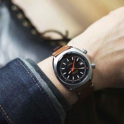 Worn & Wound on Instagram: “via @windupwatchshop - Just a reminder, the Oris ChronOris is a really cool looking watch - 39mm, dual-crowns - black, orange and a touch…” Oris Chronoris, Just A Reminder, Samsung Gear Watch, Black Orange, Luxury Items, Jaeger Watch, Smart Watch, Ootd, Orange