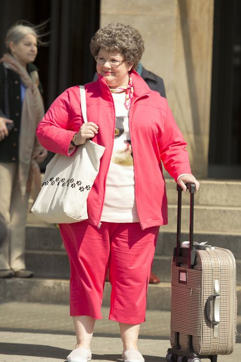 Melissa Mccarthy Movies, Spy Character, Spy Movie, Spy Film, Film Photos, Costume Inspo, Jude Law, Music Books, Melissa Mccarthy