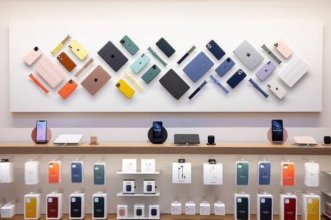 Apple Store Design, Mobile Shop Design, Apple Repair, Store Shelves Design, Mobile Store, Gadget Store, Phone Store, Store Interiors, Phone Shop