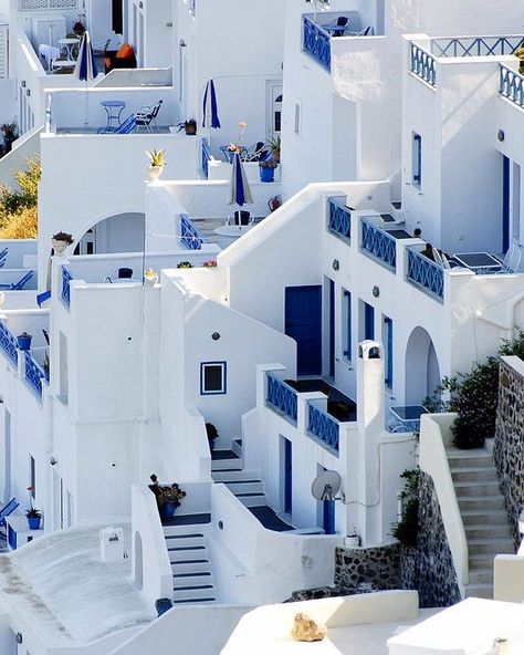 Greece White Houses. — Steemit Greece Buildings, Santorini Architecture, Fira Greece, Plaster House, Grecia Santorini, Santorini Grecia, Fira Santorini, Santorini House, Greek House