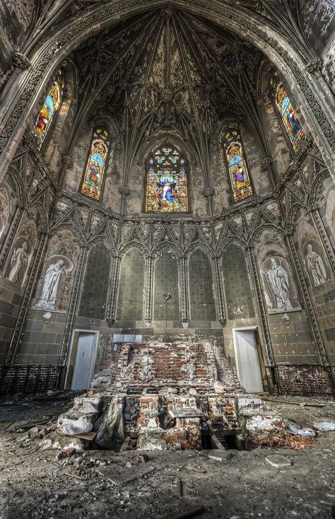 Abandoned Churches, Abandoned Cities, Abandoned Church, Abandoned Mansion, Abandoned Castles, Abandoned House, Old Churches, Abandoned Mansions, Haunted Places