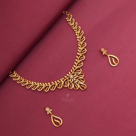 Modern Gold Jewelry Sets Simple, Small Gold Necklace Indian Jewellery Designs, Small Necklace Gold Indian, Simple Necklace Designs, Unique Gold Jewelry Designs, Indian Wedding Jewelry Sets, Delicate Gold Jewelry, Bridal Necklace Designs, Gold Jewels Design